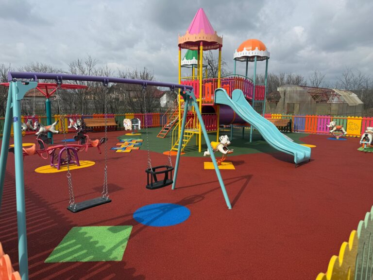 Pielești investește în copilărie: încă 4 locuri de joacă moderne, finalizate pentru comunitate